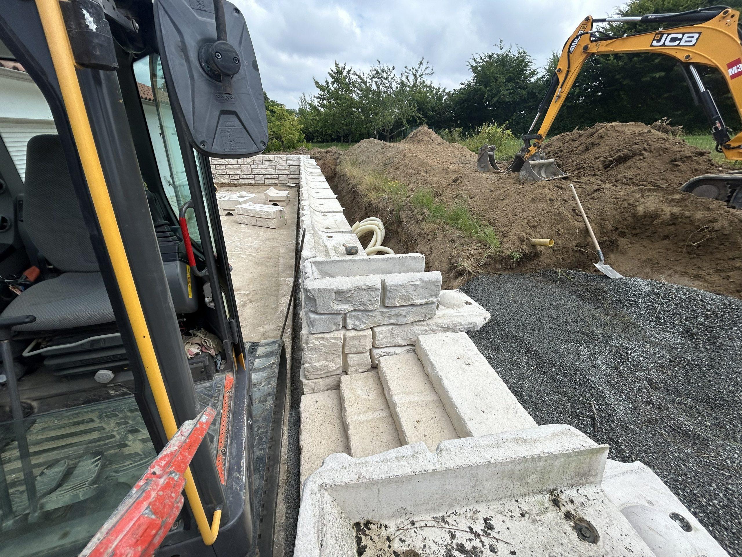 Focus Chantier : Création d’un enrochement paysager en blocs Redi-Rock